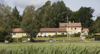 Björkgården, Knutbyvägen 4